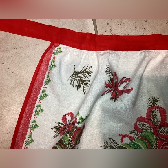 Vintage Parisian Prints Linen Christmas Apron - Picture 3 of 7